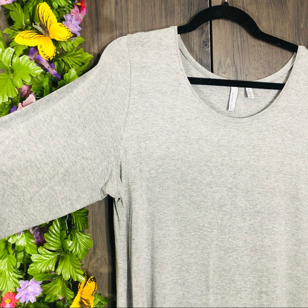 🌸5/$25🌸 NWOT Grey Quarter Sleeve Basic Flowy Top Size XL - Picture 8 of 15